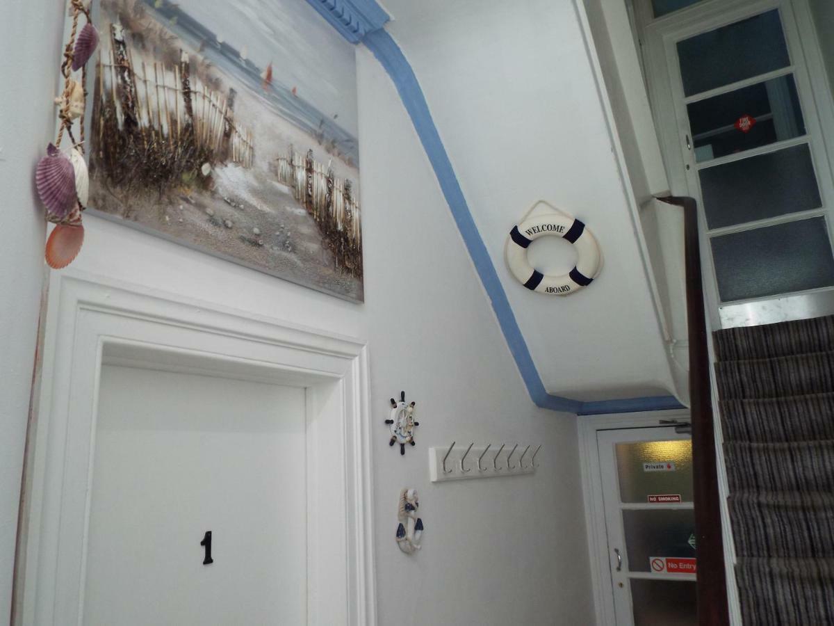 Captain'S Quarters Hotel Саутпорт Екстериор снимка